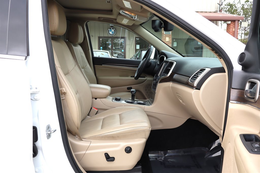Used 2014 Jeep Grand Cherokee Limited w/ Trailer Tow Group IV AWD/4WD image 17