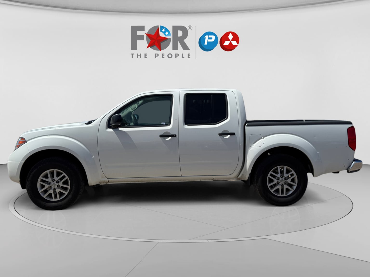 Used 2019 Nissan Frontier SV RWD image 2