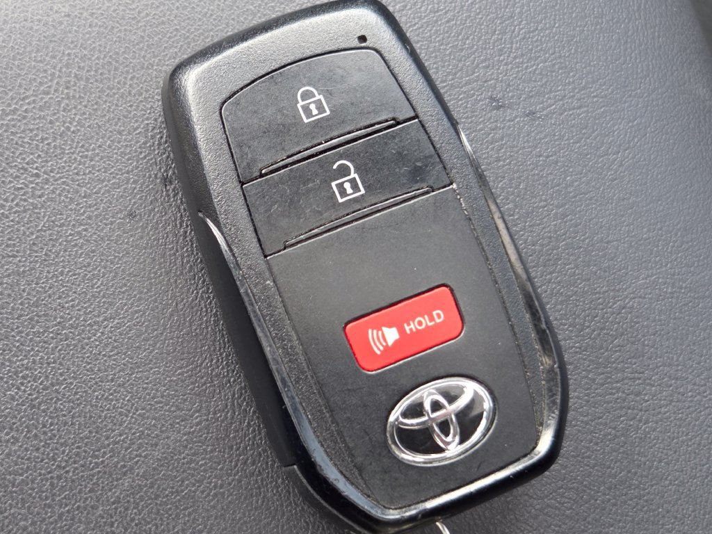 Used 2023 Toyota Prius XLE AWD/4WD image 31