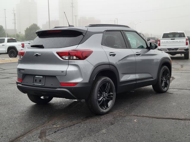 New 2026 Chevrolet TrailBlazer LT w/ Midnight Edition AWD/4WD image 2