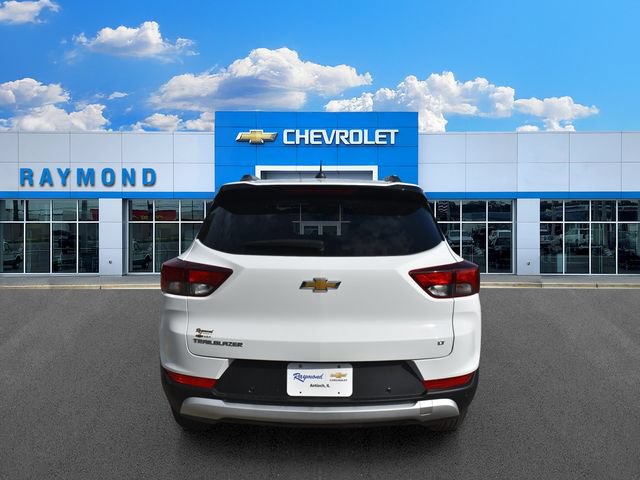 Used 2025 Chevrolet TrailBlazer LT w/ LT Cold Weather Package FWD image 4