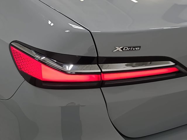 Used 2025 BMW 740i xDrive AWD/4WD image 29