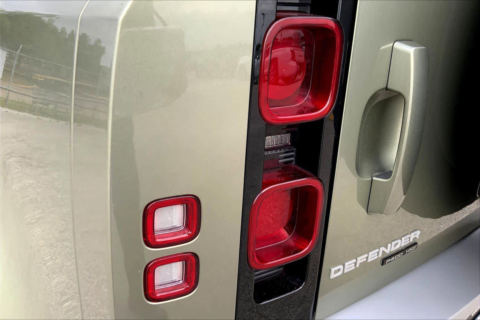 Used 2020 Land Rover Defender 110 HSE image 28