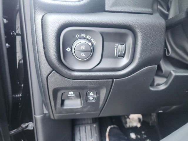 New 2026 RAM 1500 4x4 Crew Cab image 15