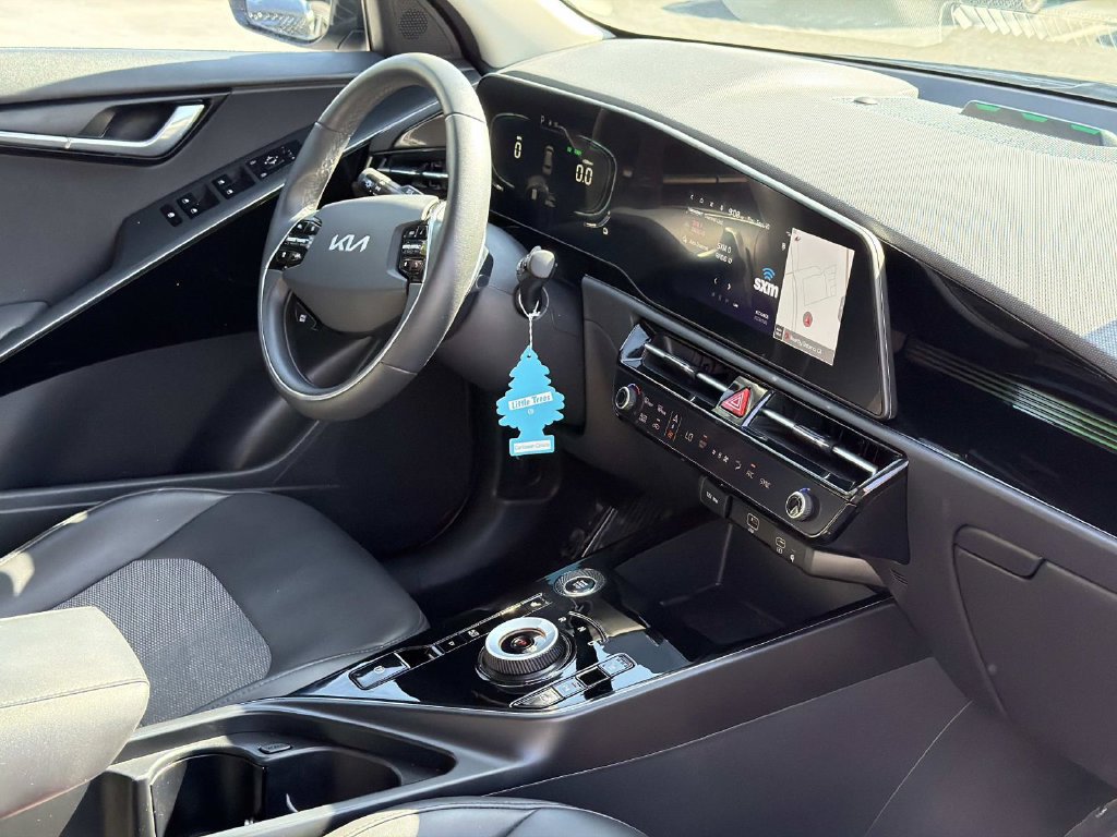 Used 2025 Kia Niro EX FWD image 21
