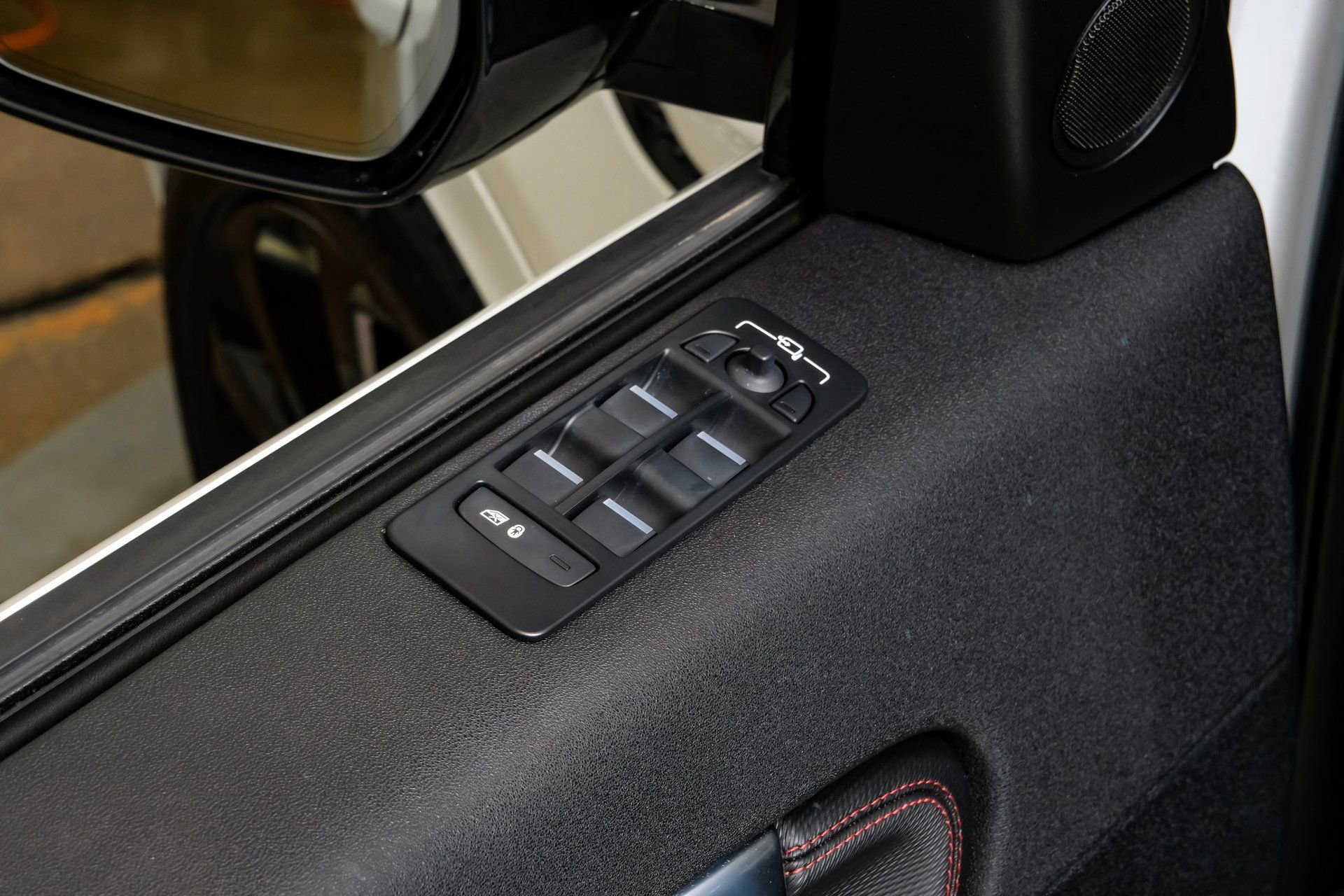 Used 2023 Land Rover Discovery Sport S R-Dynamic image 45