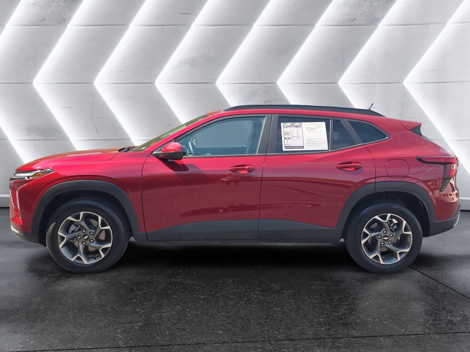 Used 2025 Chevrolet Trax LT w/ LT Convenience Package FWD image 2