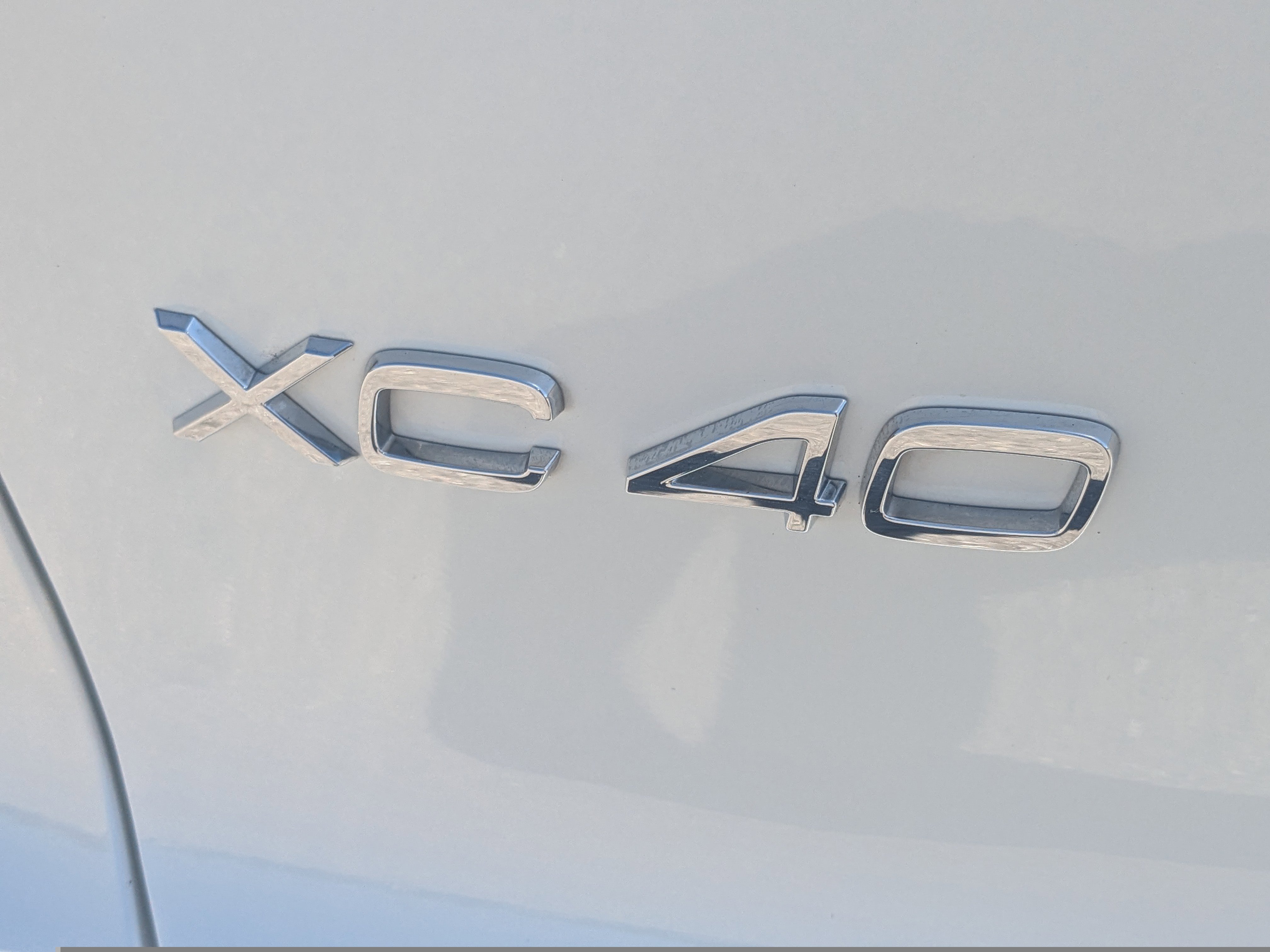 Used 2023 Volvo XC40 B5 Plus AWD/4WD image 14