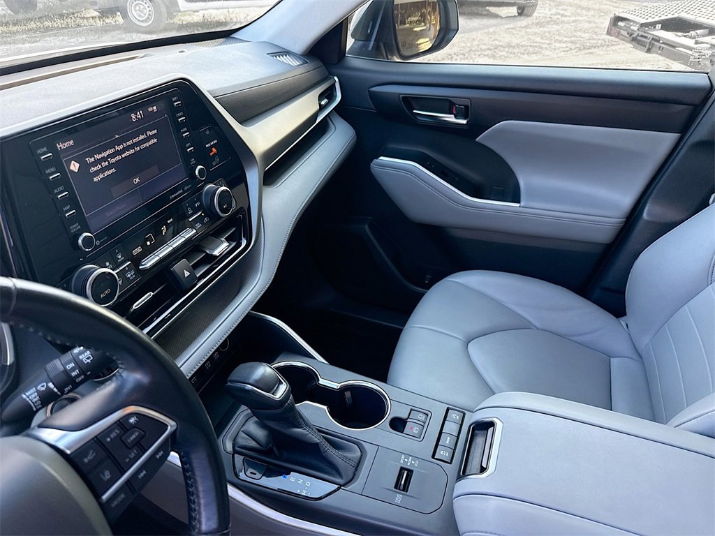 Used 2020 Toyota Highlander XLE image 26