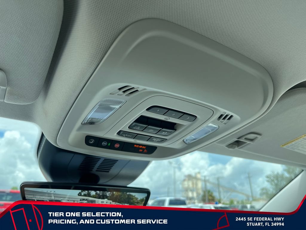 Used 2025 Buick Envision Avenir AWD/4WD image 34