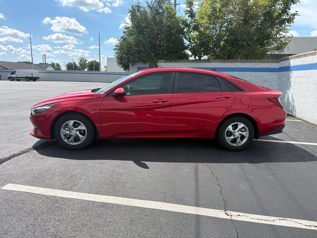Used 2023 Hyundai Elantra SE FWD image 2