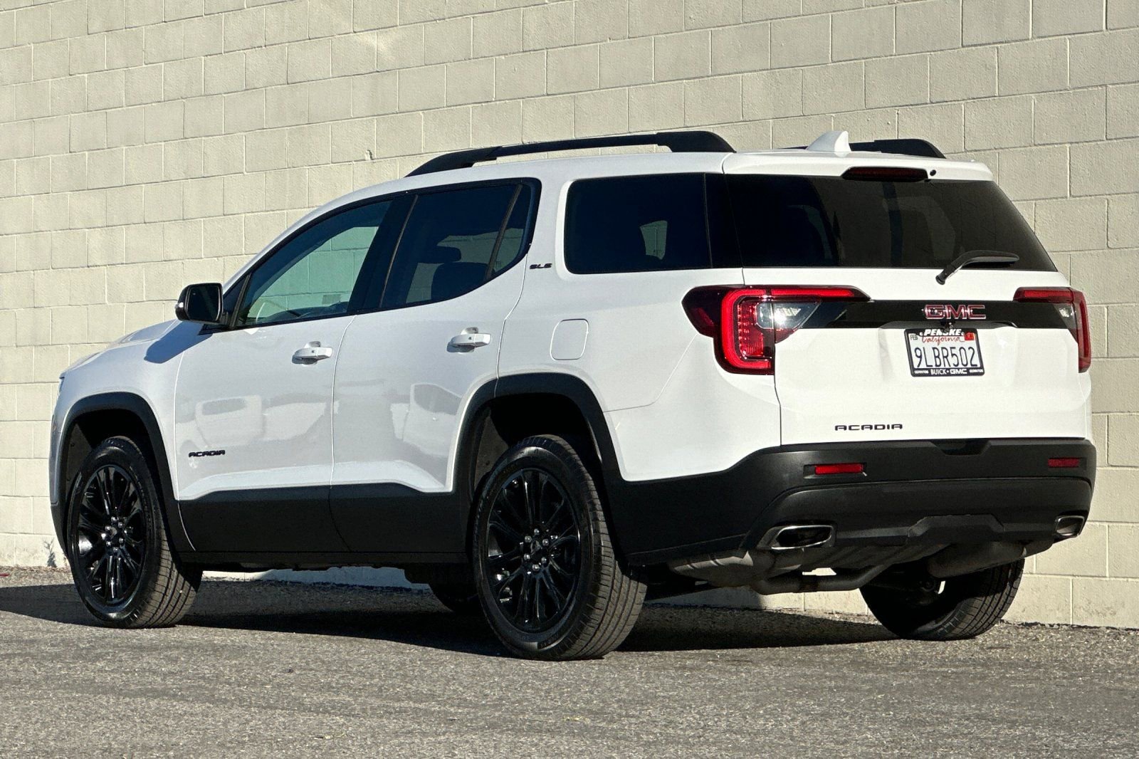 Certified 2023 GMC Acadia SLE w/ Elevation Edition image 6