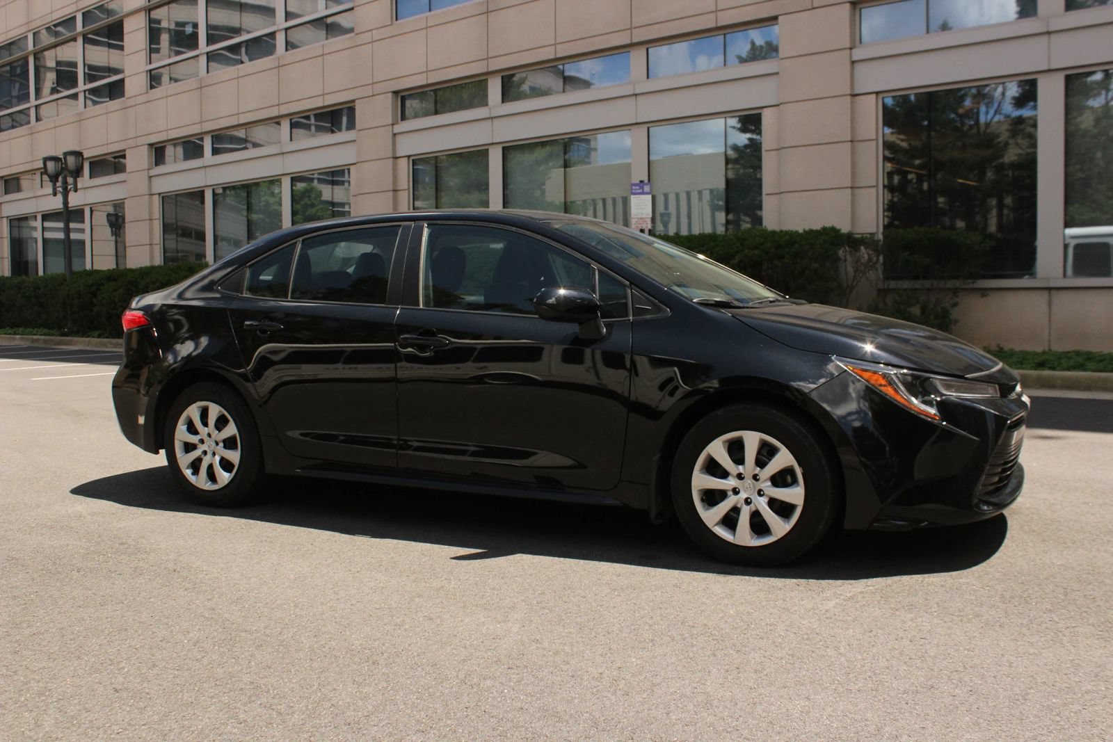 Used 2024 Toyota Corolla LE FWD image 2