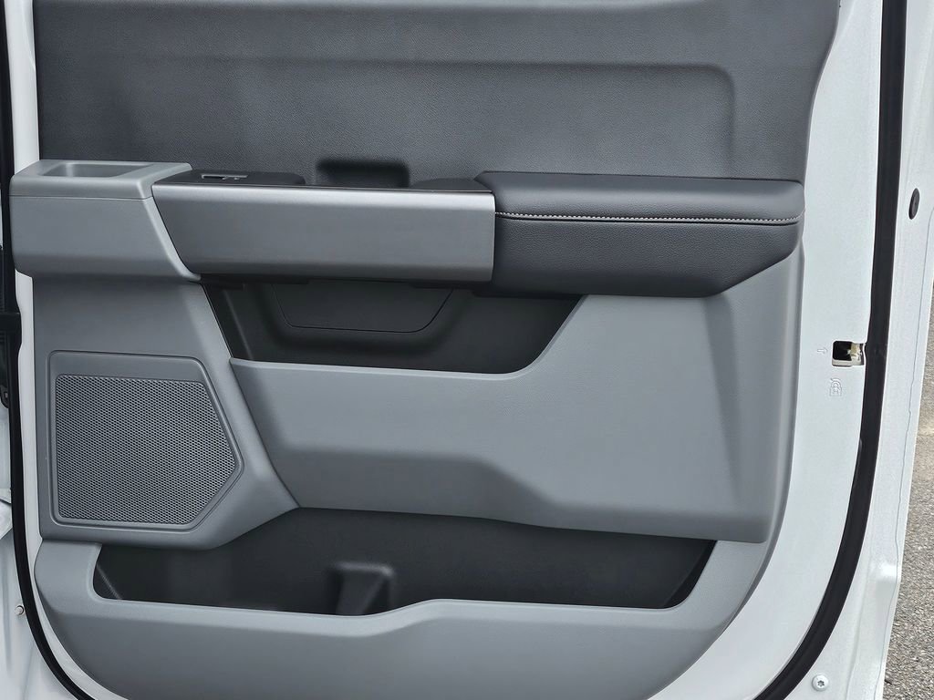 New 2025 Ford F450 XLT w/ XLT Value Package image 33