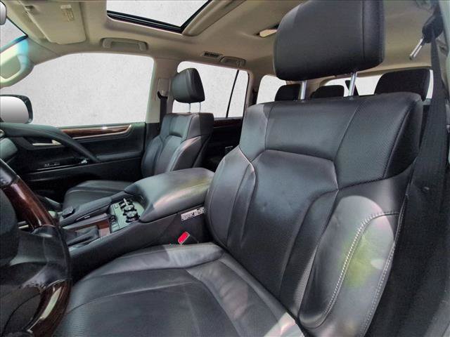 Used 2017 Lexus LX 570 4WD w/ Luxury Package image 16