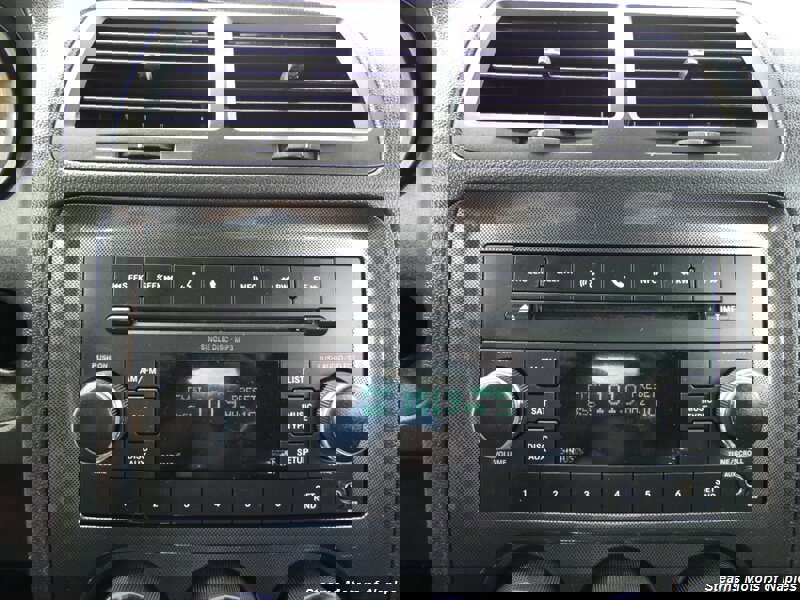 Used 2011 Dodge Challenger SE image 28