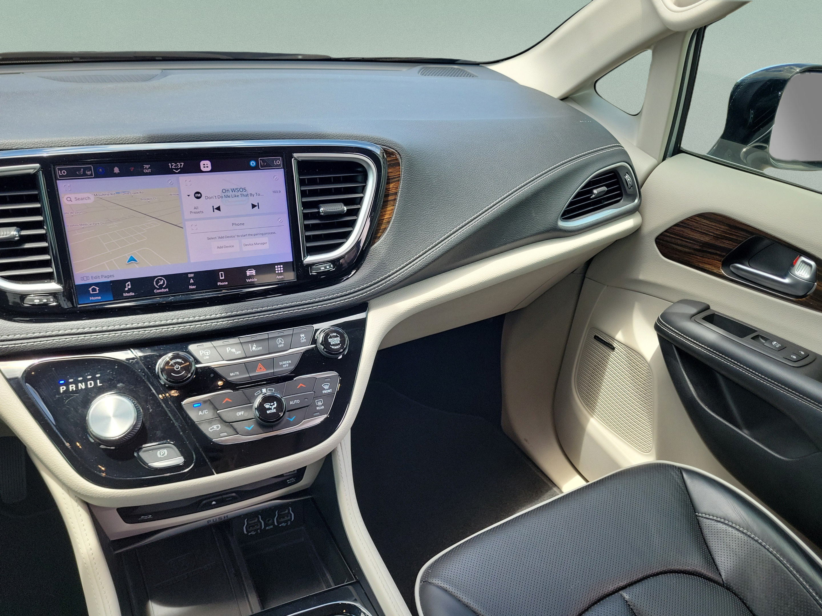 Used 2023 Chrysler Pacifica Limited w/ Uconnect Theater Family Group AWD/4WD image 17