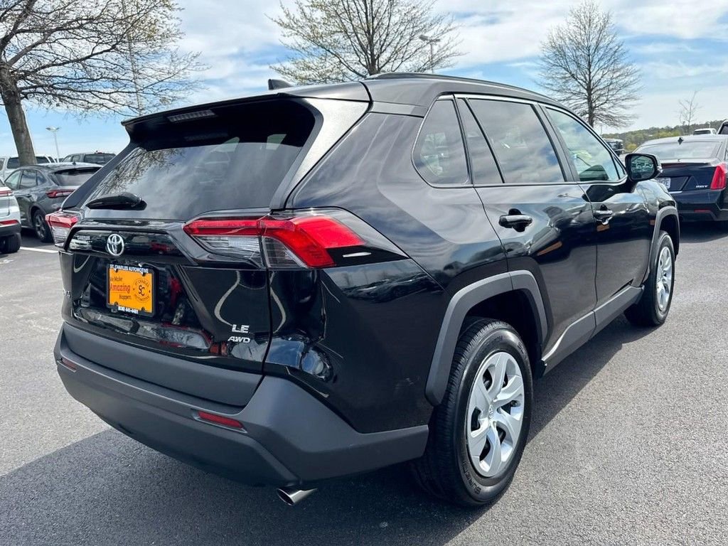 Used 2021 Toyota RAV4 LE image 3