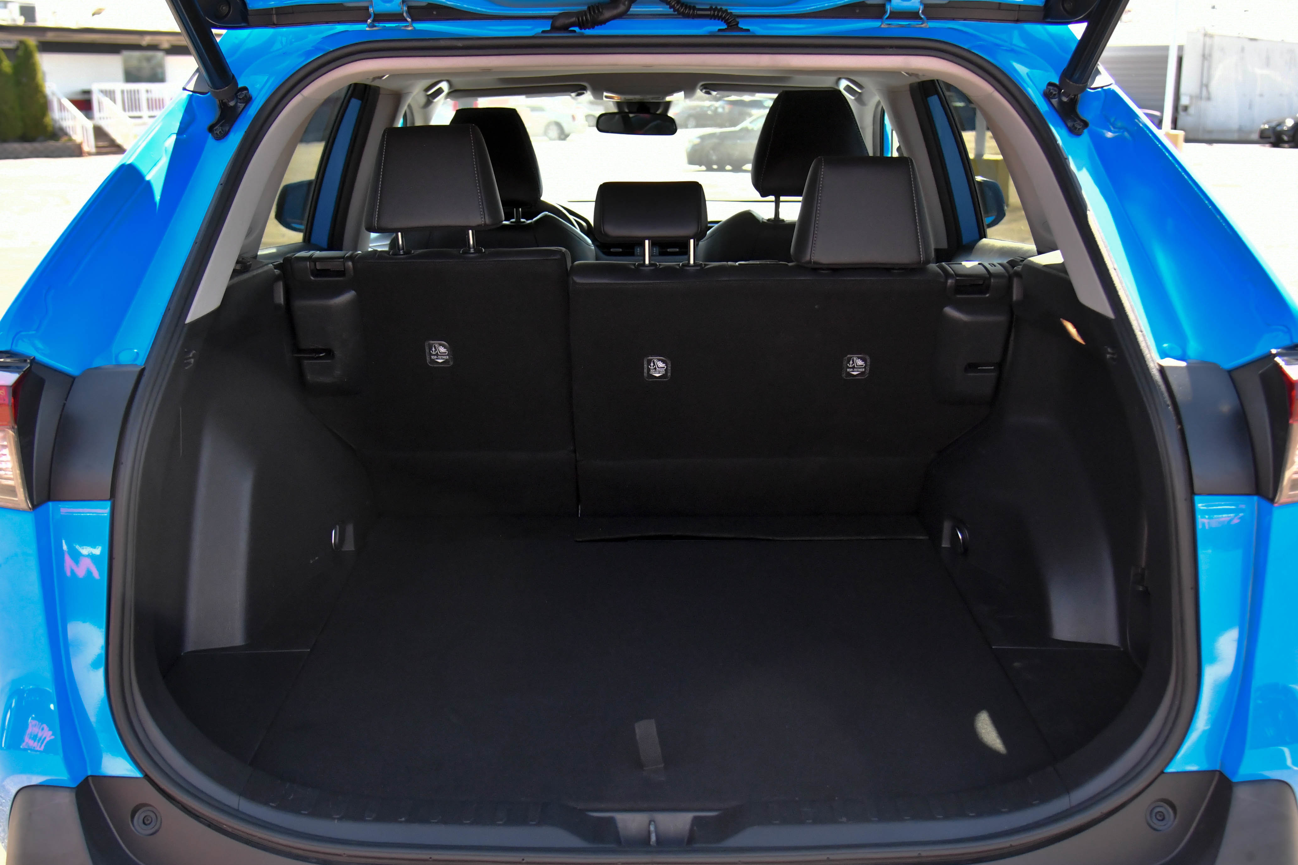 Used 2020 Toyota RAV4 XLE Premium FWD image 39