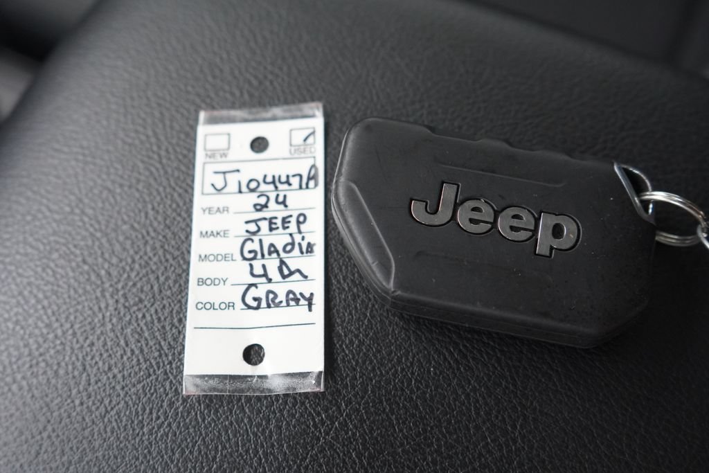Used 2024 Jeep Gladiator Sport AWD/4WD image 31