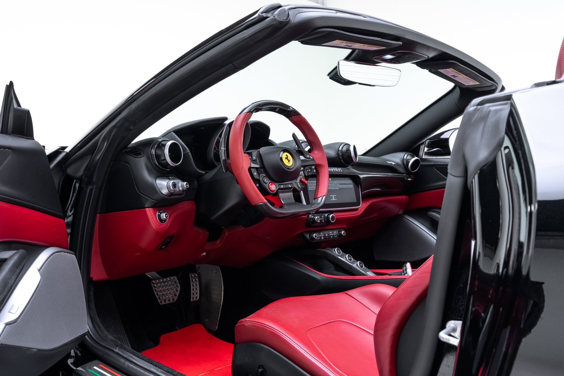 Used 2019 Ferrari Portofino RWD image 2