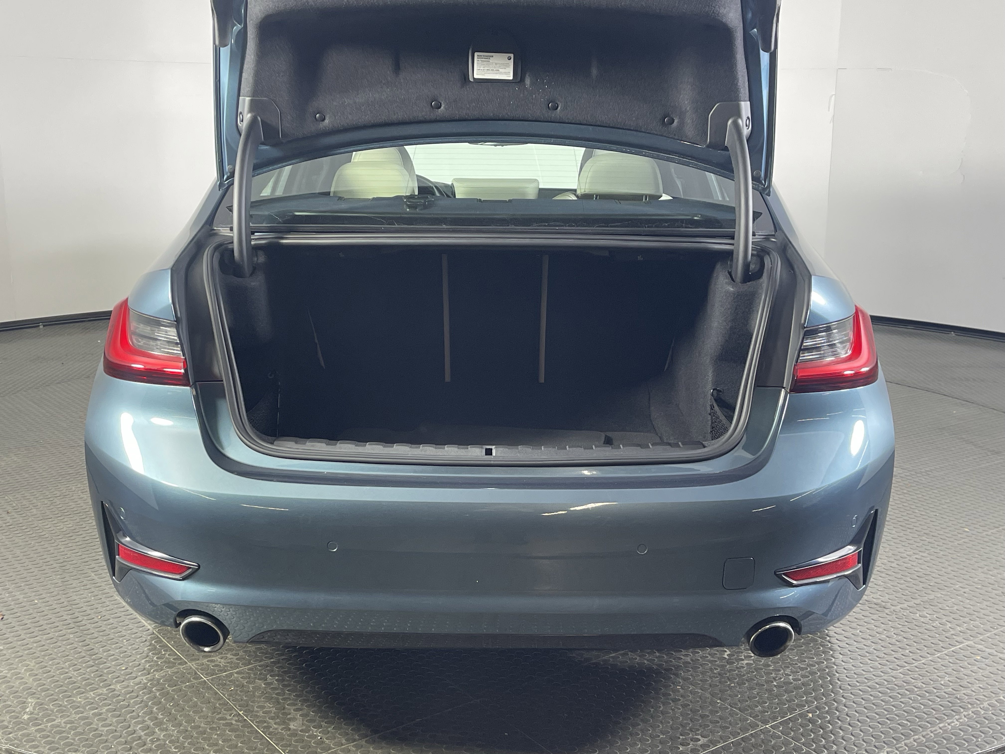 Used 2019 BMW 330i xDrive Sedan w/ Driving Assistance Package image 8