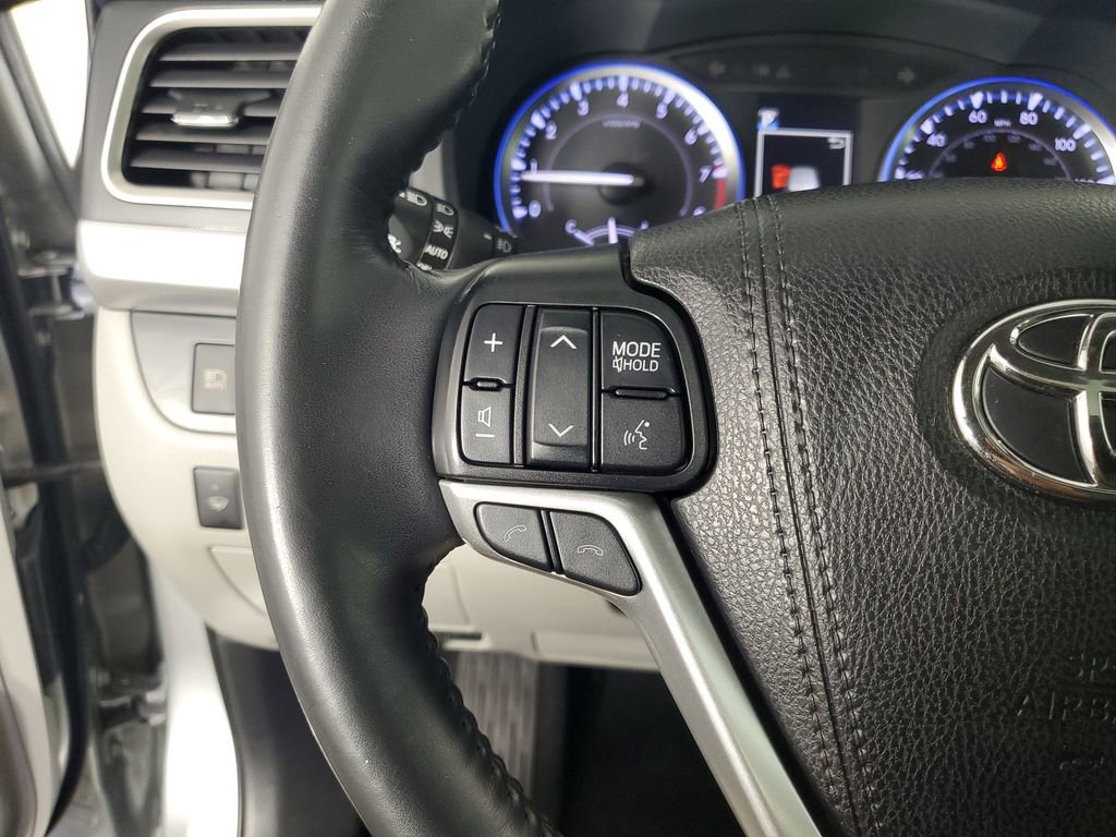Used 2019 Toyota Highlander XLE image 26