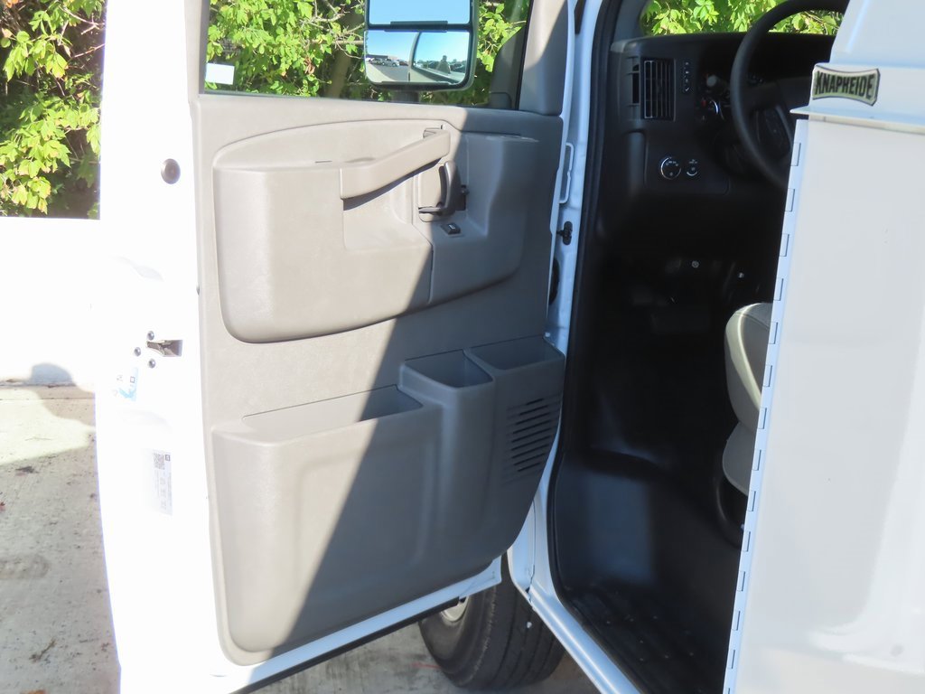 New 2025 Chevrolet Express 3500 KNAPHEIDE 56 ULTRA-LOW KUV129 w/ Power Convenience Package image 22