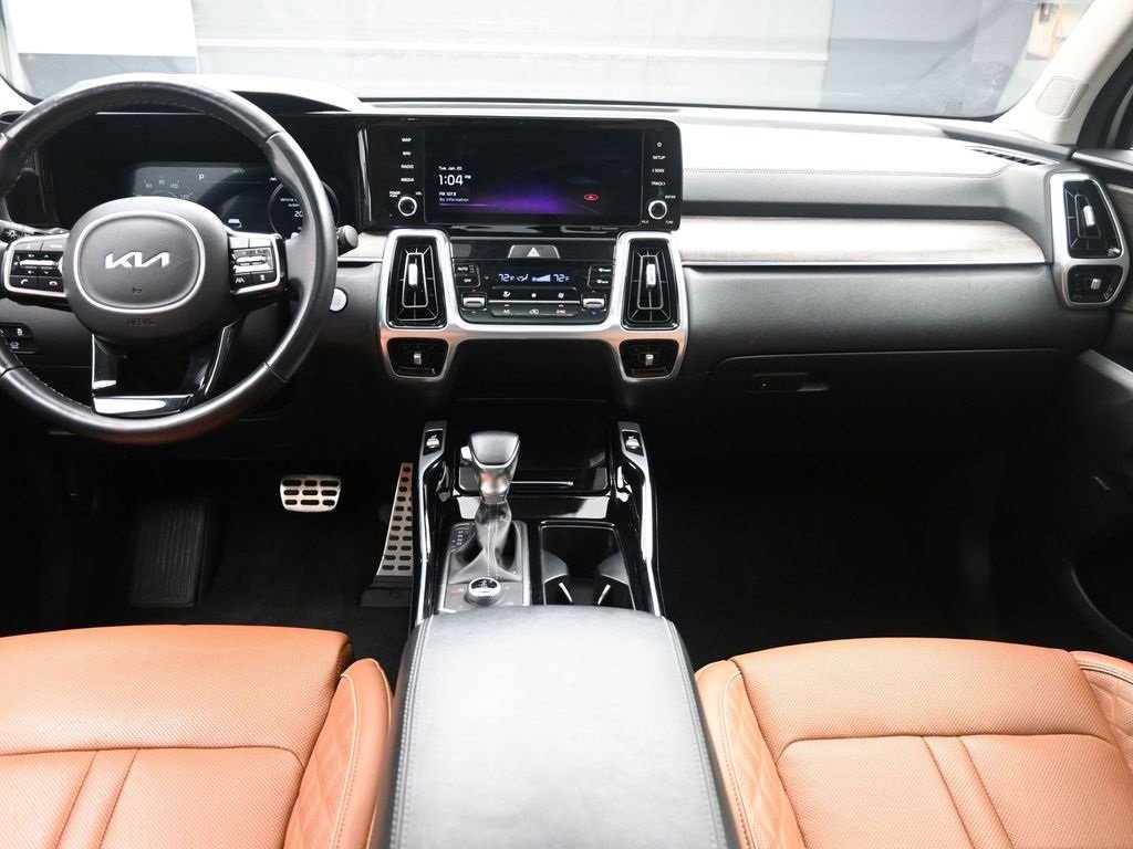 Used 2022 Kia Sorento SX Prestige w/ Rust Color Package image 9