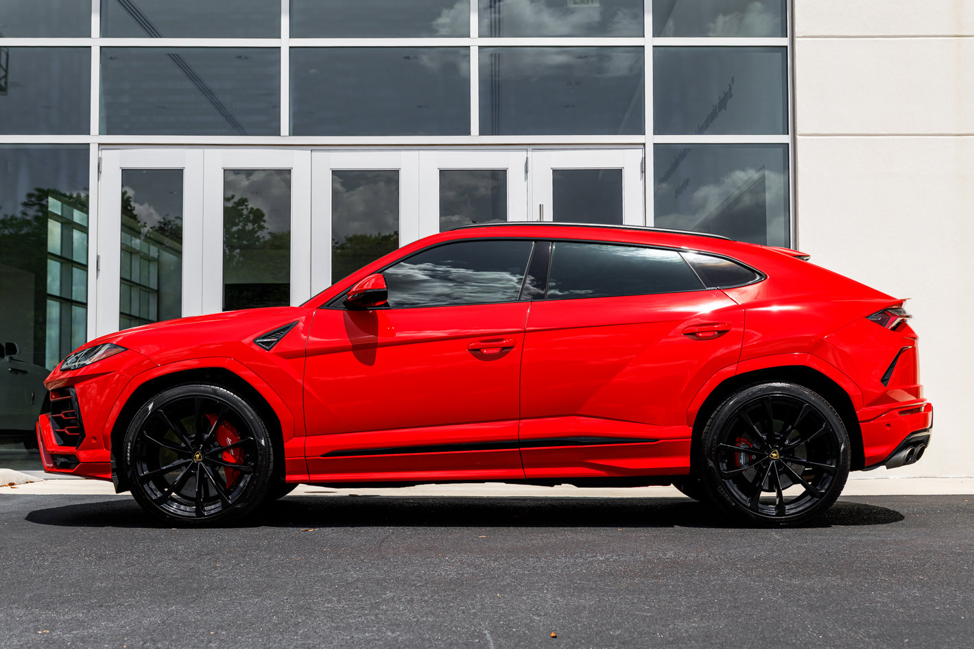 Used 2022 Lamborghini Urus AWD/4WD image 7