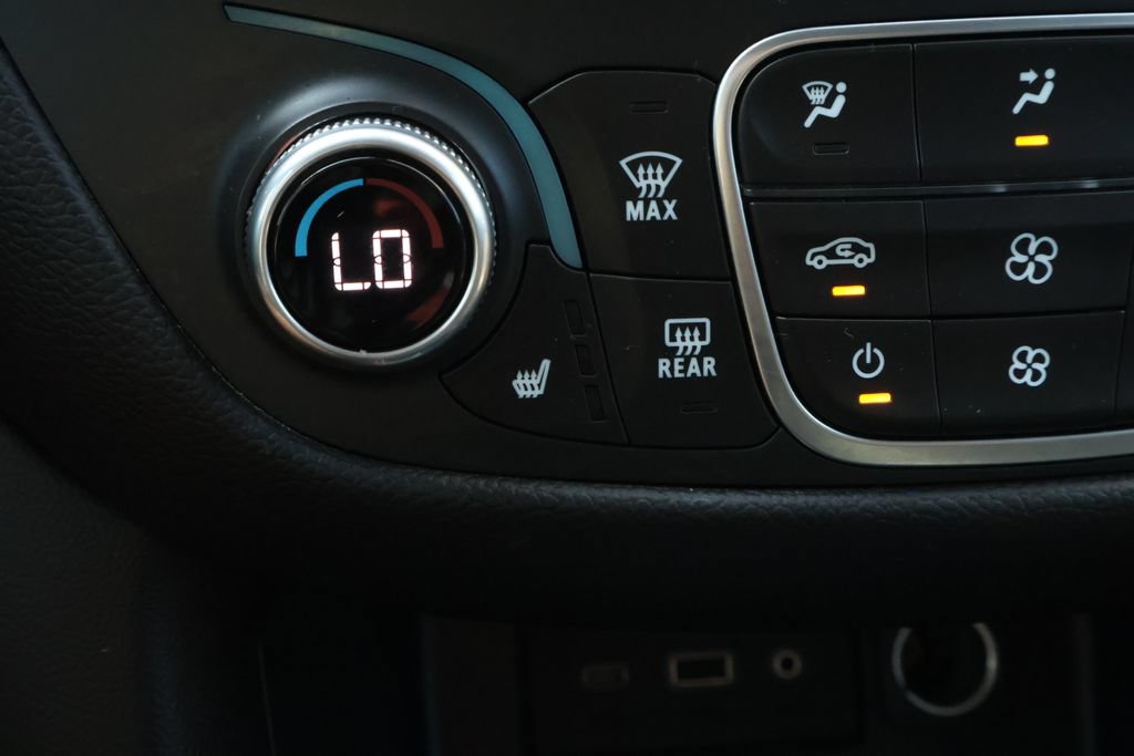 Used 2024 Chevrolet Equinox LT FWD image 24