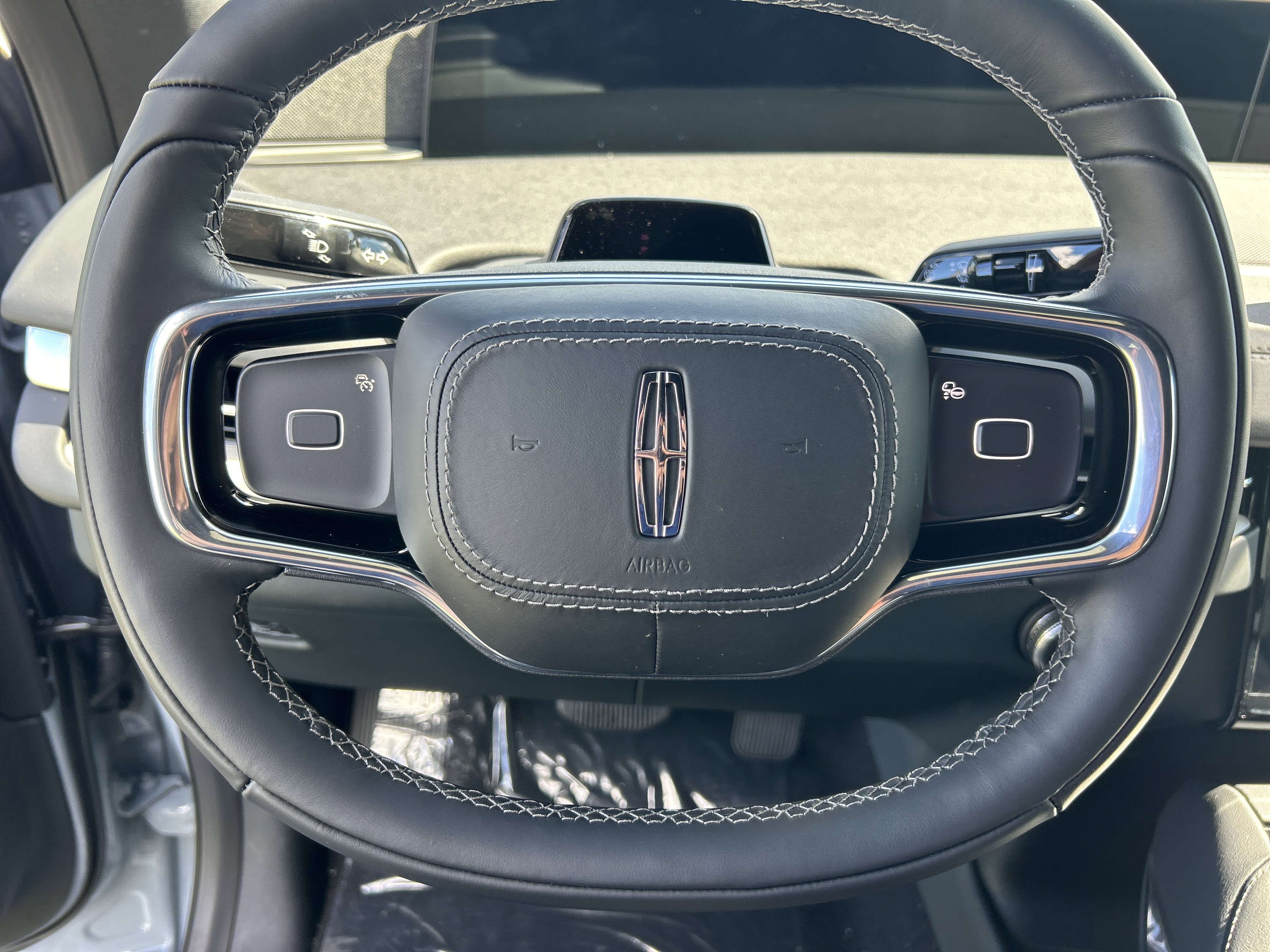 New 2025 Lincoln Navigator Reserve w/ Jet Appearance Package AWD/4WD image 18
