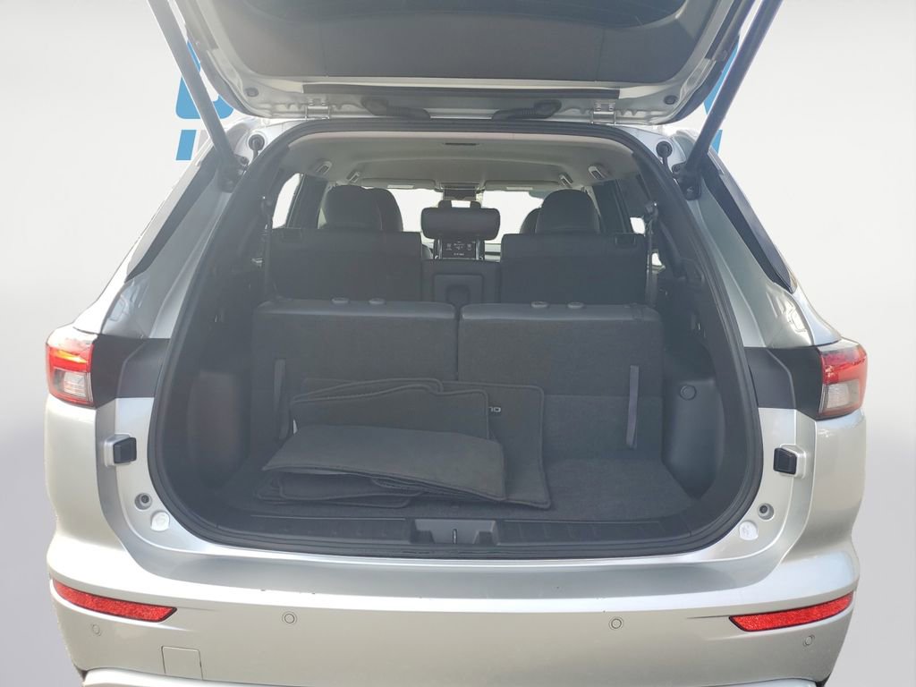 Used 2024 Mitsubishi Outlander SE image 16