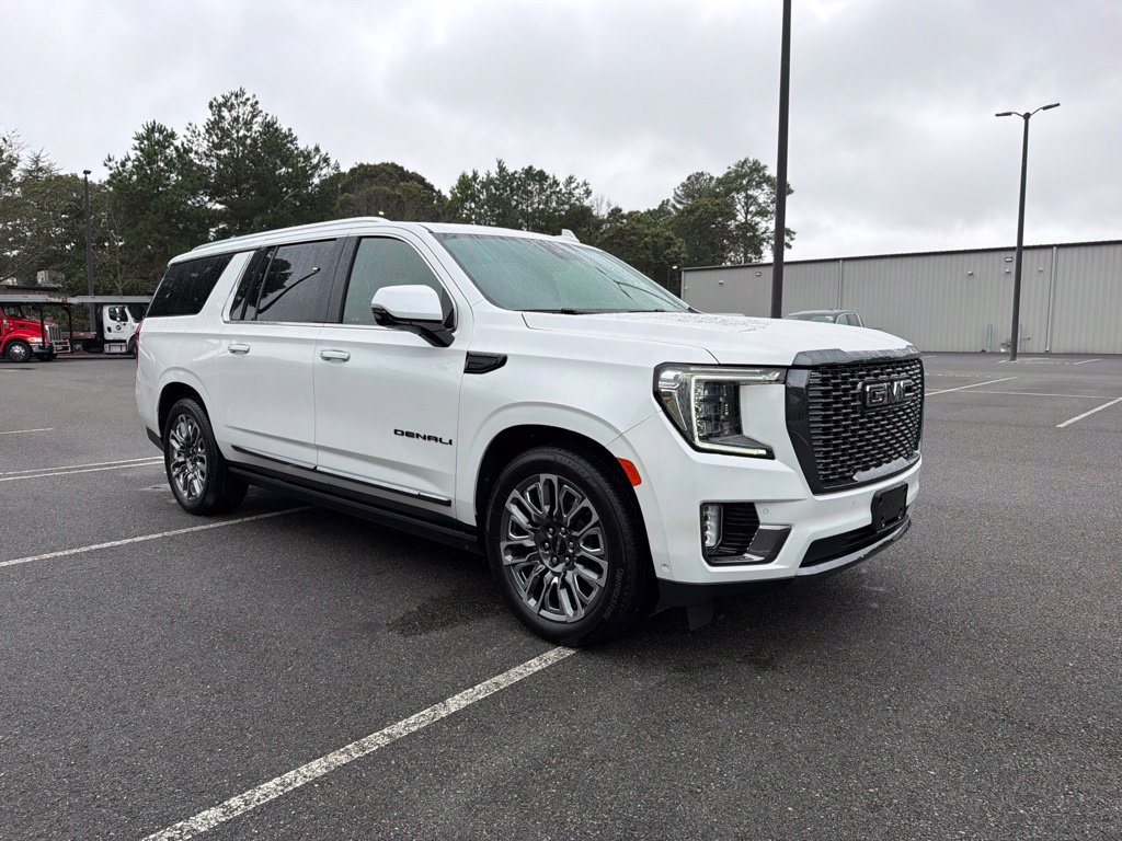 Used 2024 GMC Yukon XL Denali Ultimate AWD/4WD image 4
