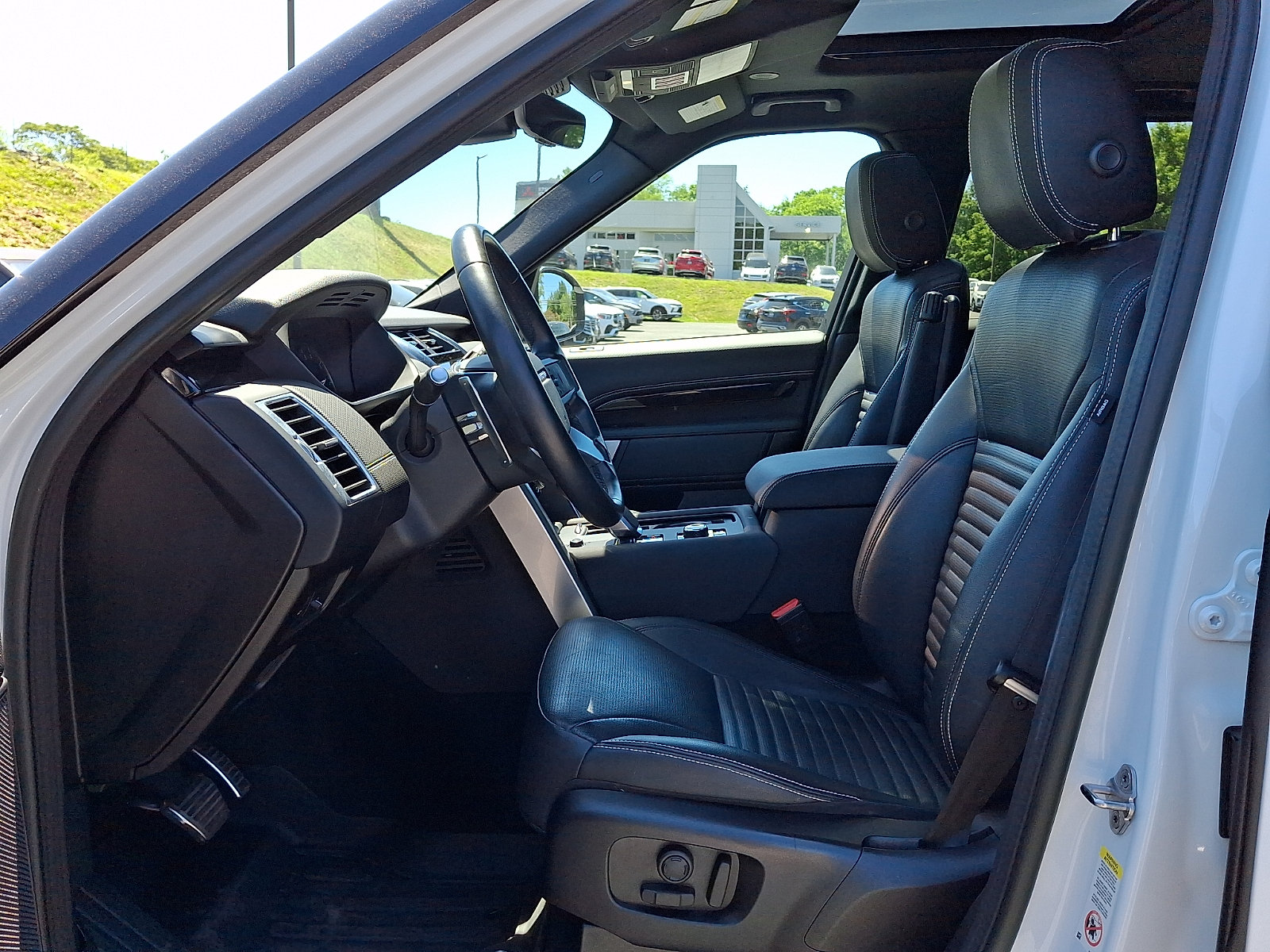 Used 2023 Land Rover Discovery S R-Dynamic AWD/4WD image 13