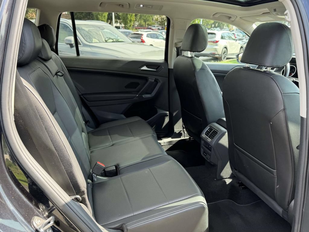 Used 2018 Volkswagen Tiguan SEL AWD/4WD image 13