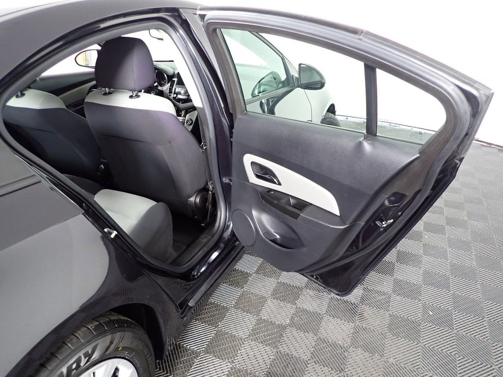 Used 2013 Chevrolet Cruze LS image 39