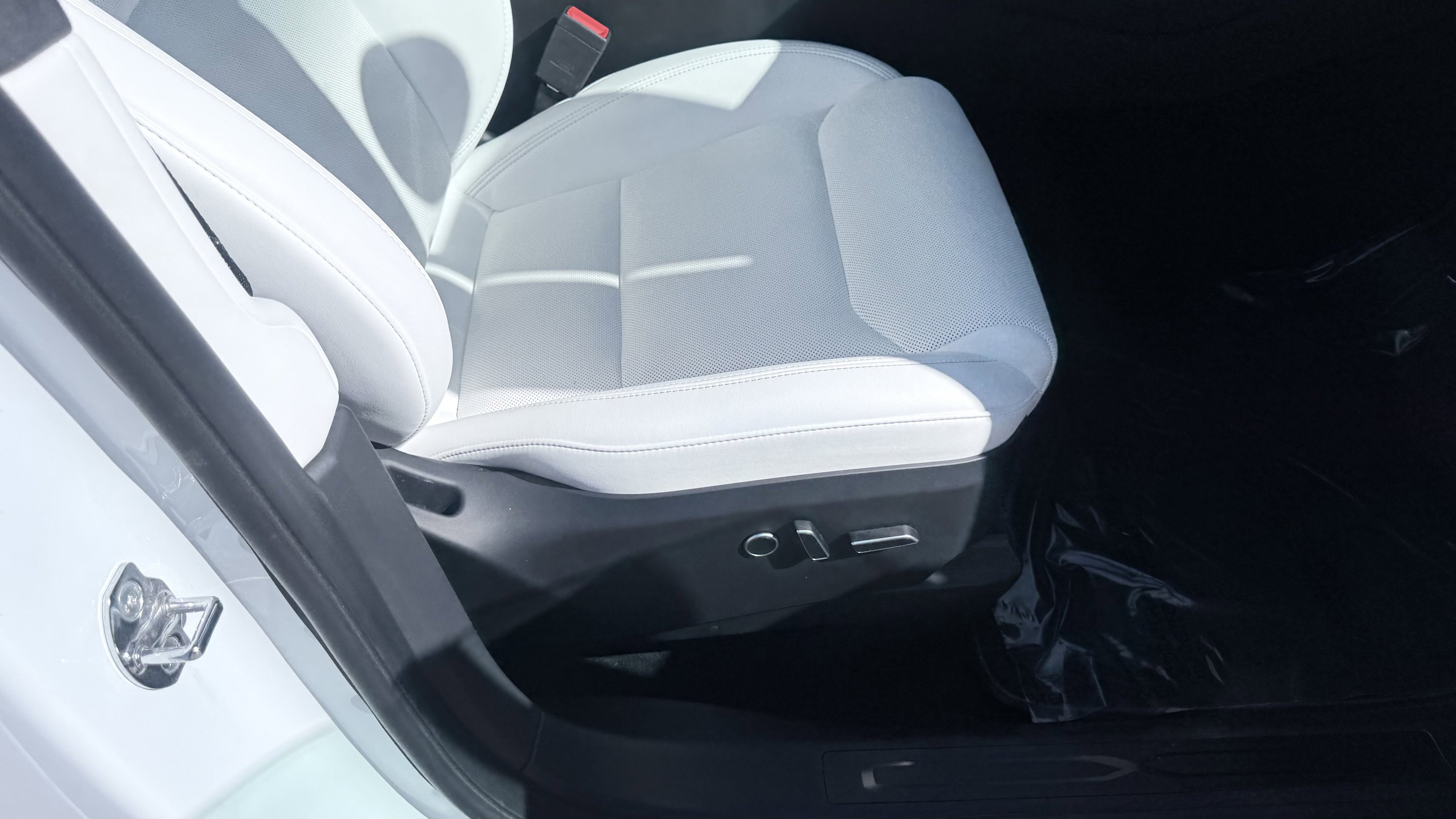 Used 2023 Tesla Model X image 46