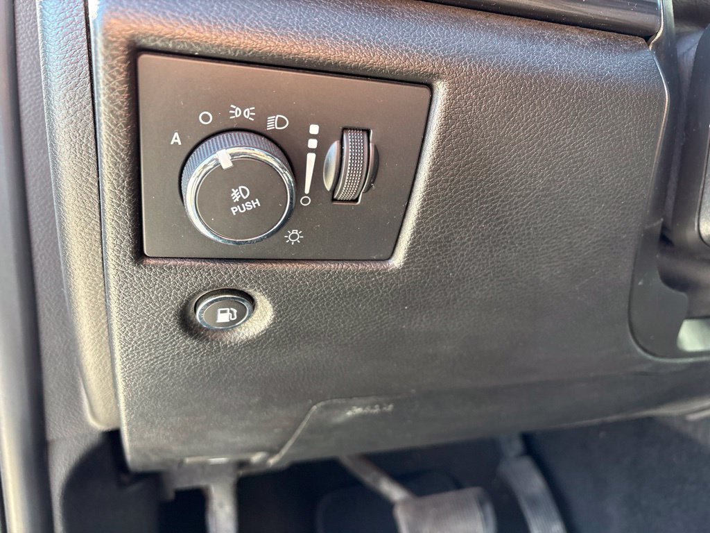 Used 2021 Jeep Grand Cherokee Laredo AWD/4WD image 11