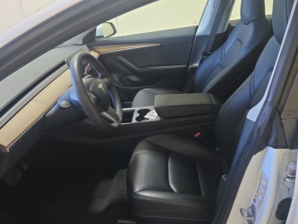 Used 2023 Tesla Model 3 Standard Range image 3