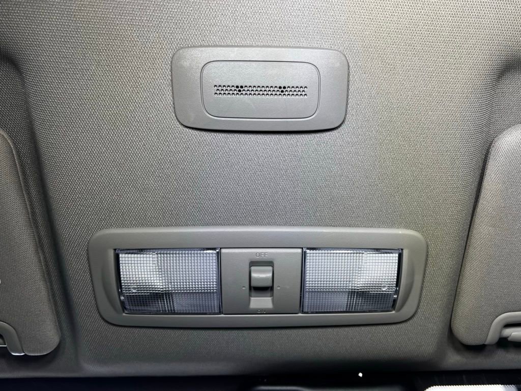 Used 2025 Nissan Frontier S image 36