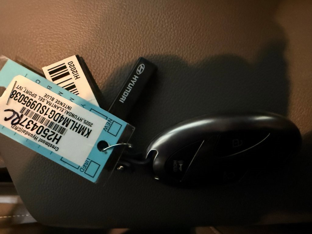 Certified 2025 Hyundai Elantra Sport image 41