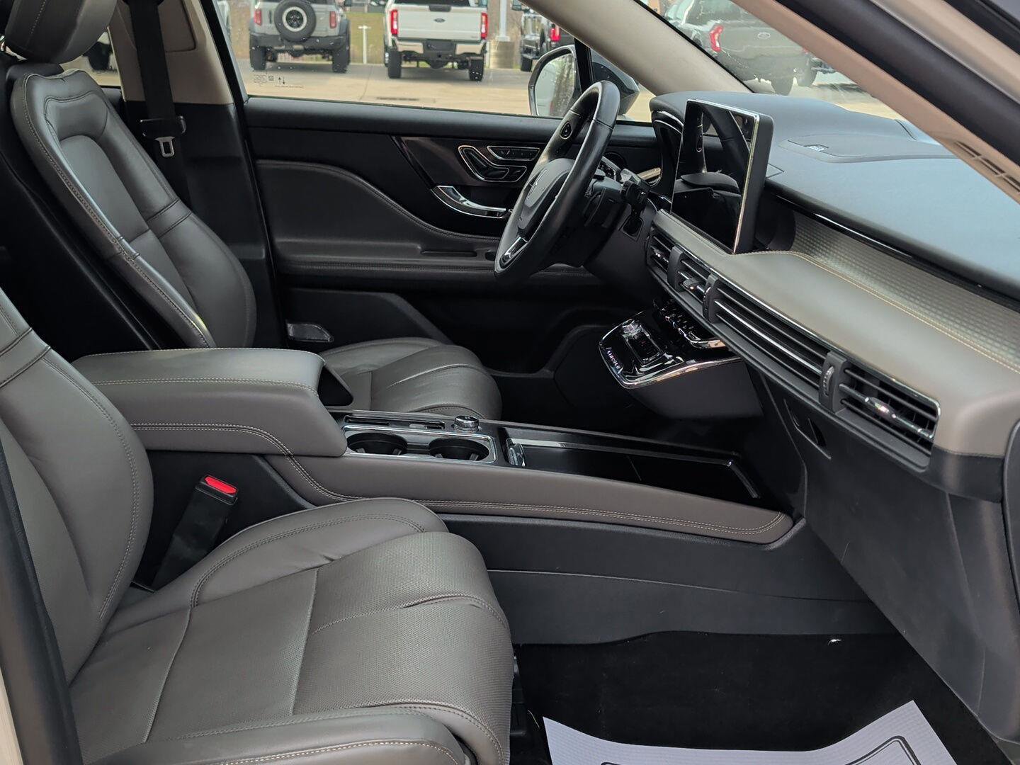 Used 2023 Lincoln Corsair Reserve w/ Equipment Group 202A image 32