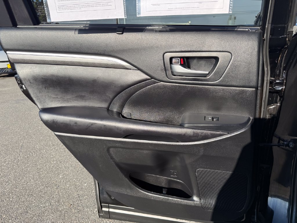 Used 2019 Toyota Highlander SE AWD/4WD image 23