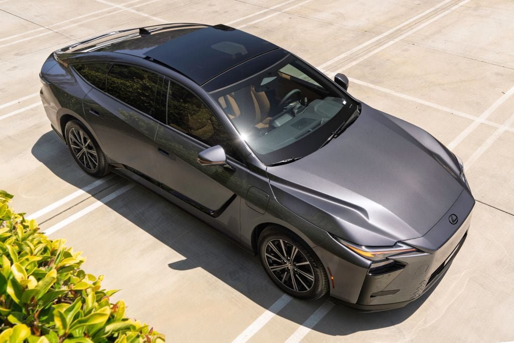 New 2026 Lexus ES 500e AWD/4WD image 2