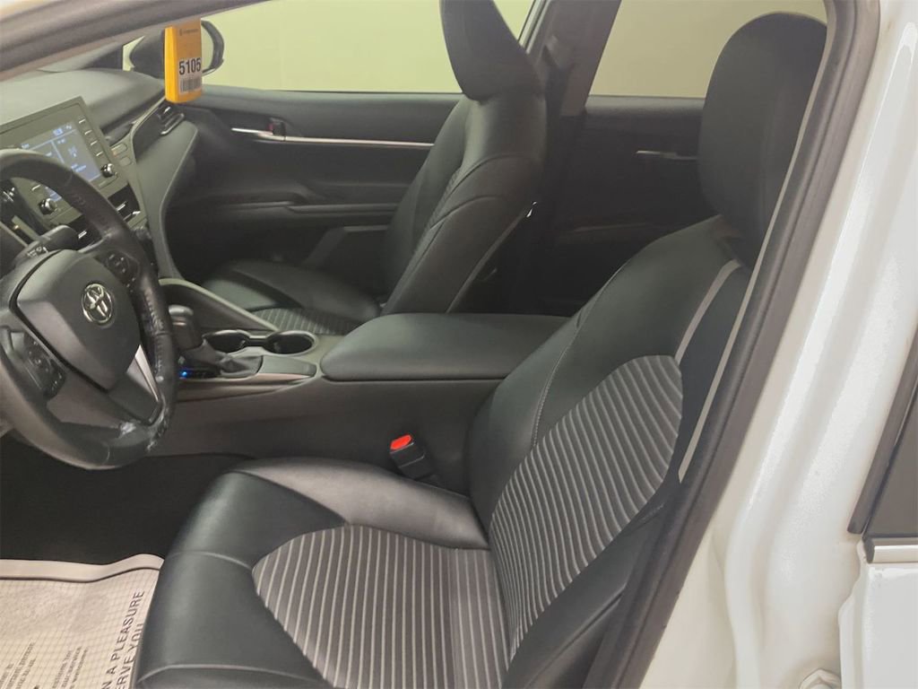Used 2021 Toyota Camry SE image 6