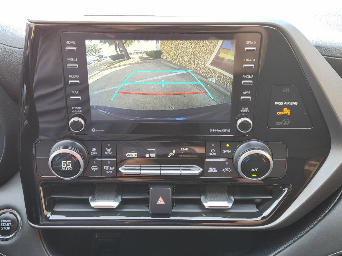 Used 2022 Toyota Highlander L FWD image 37