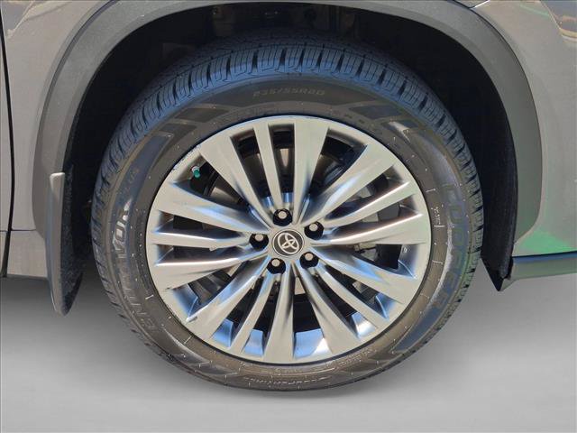 Used 2023 Toyota Highlander Platinum FWD image 23