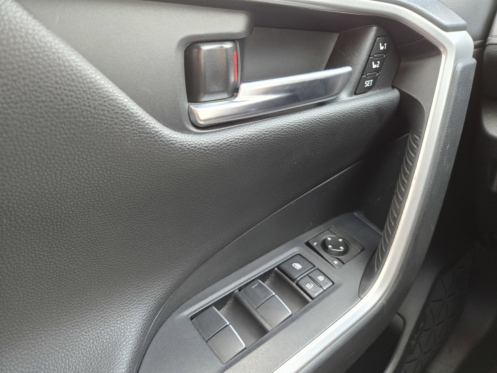 Used 2019 Toyota RAV4 Limited image 24