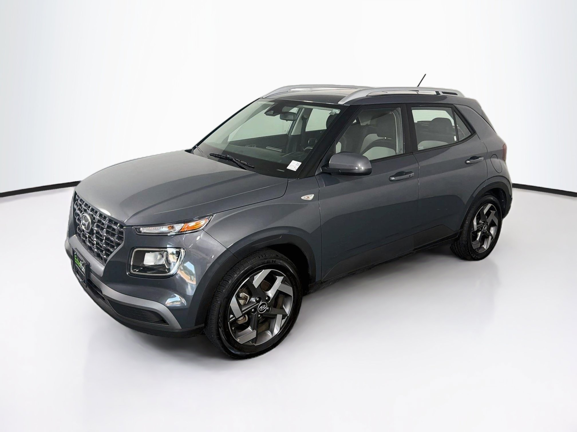 Used 2025 Hyundai Venue SEL FWD image 3